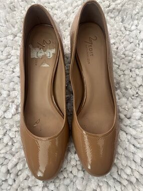 Naturalizer Nude Patent Round-Toe Pumps